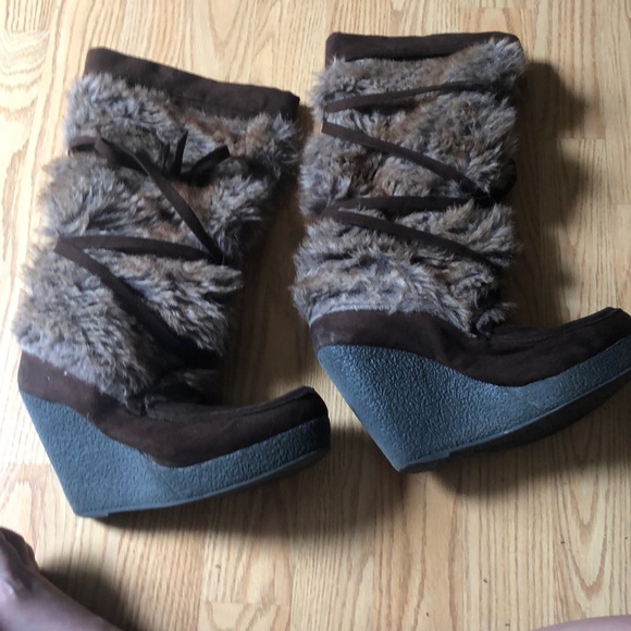 Boots - Picture 2 of 3